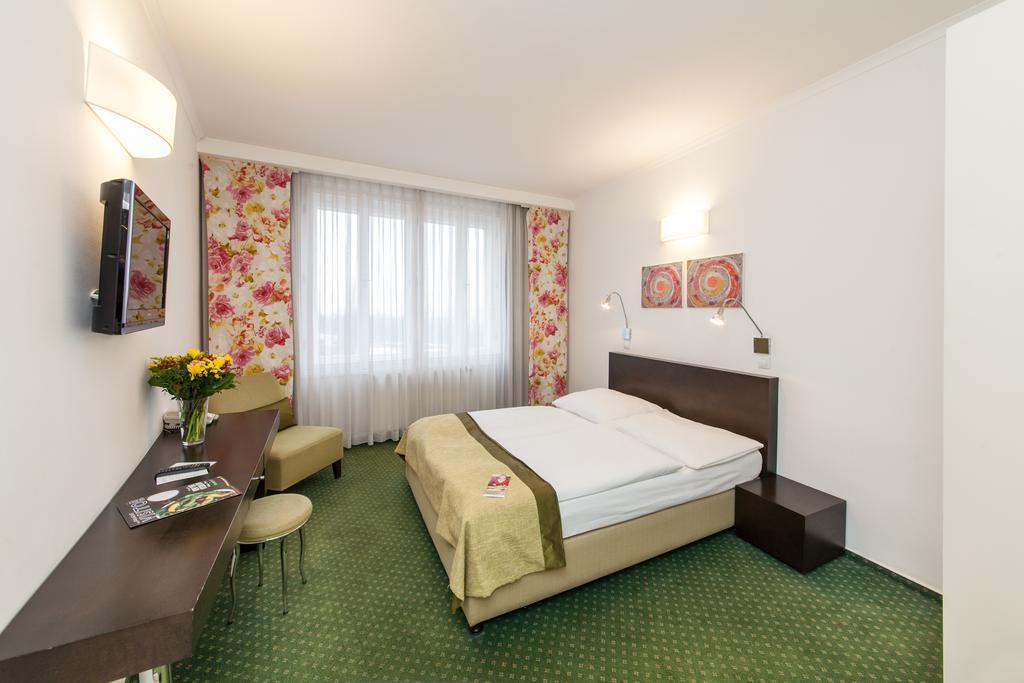 Hotel Vitkov Prag Exterior foto