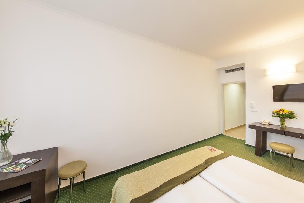 Hotel Vitkov Prag Exterior foto