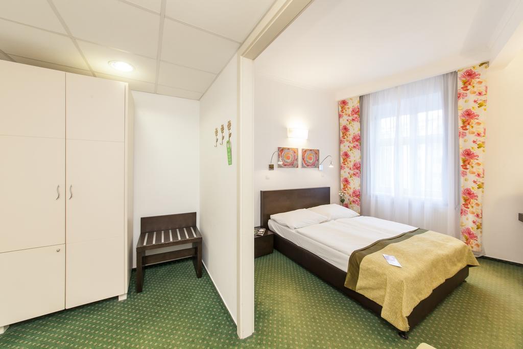 Hotel Vitkov Prag Exterior foto