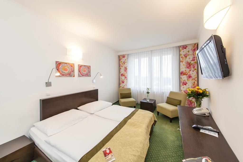 Hotel Vitkov Prag Exterior foto