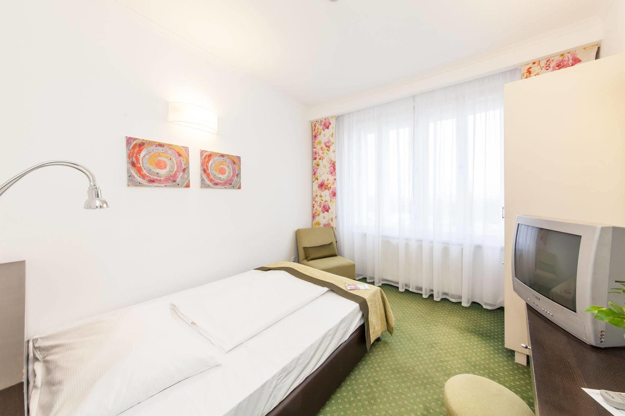 Hotel Vitkov Prag Exterior foto