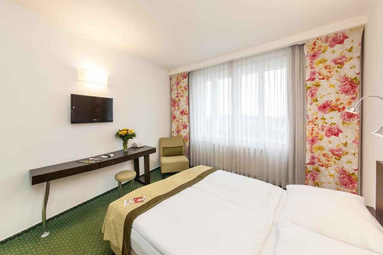 Hotel Vitkov Prag Exterior foto