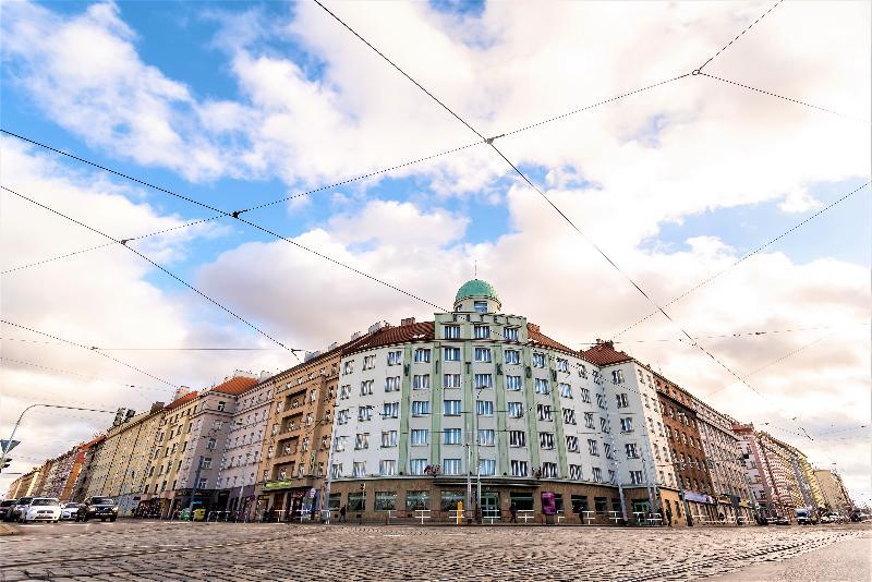 Hotel Vitkov Prag Exterior foto